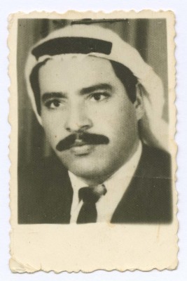 بورتريه لرجل بالابيض والاسود