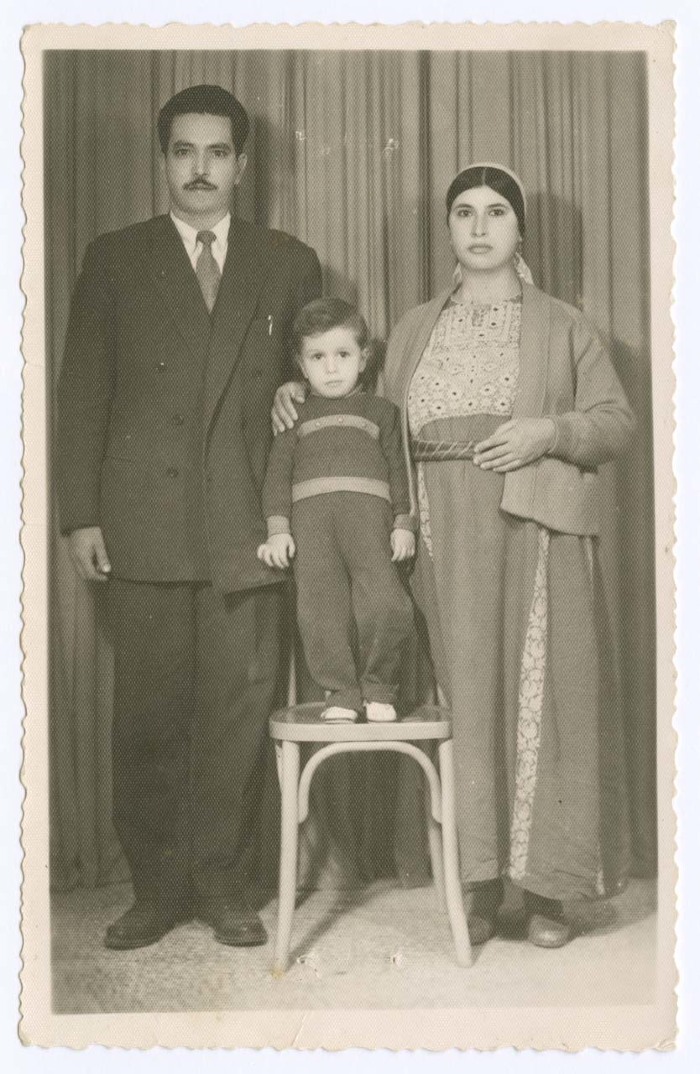 صورة لعائلة بالابيض والاسود
