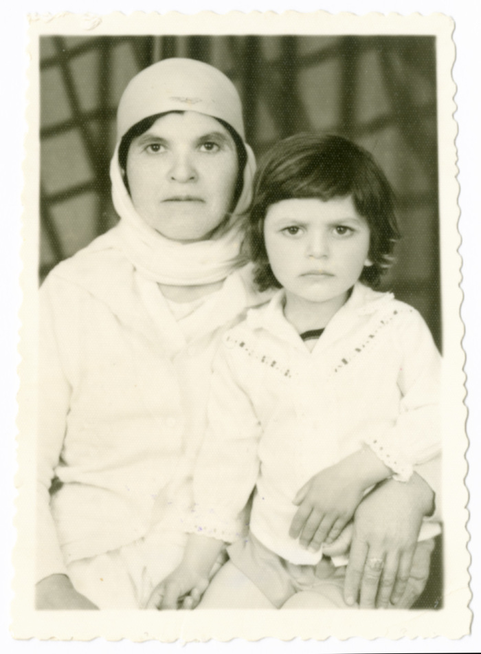 صورة امرأة وطفل