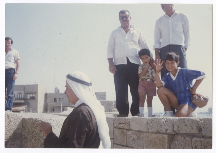صورة لمجموعة اشخاص