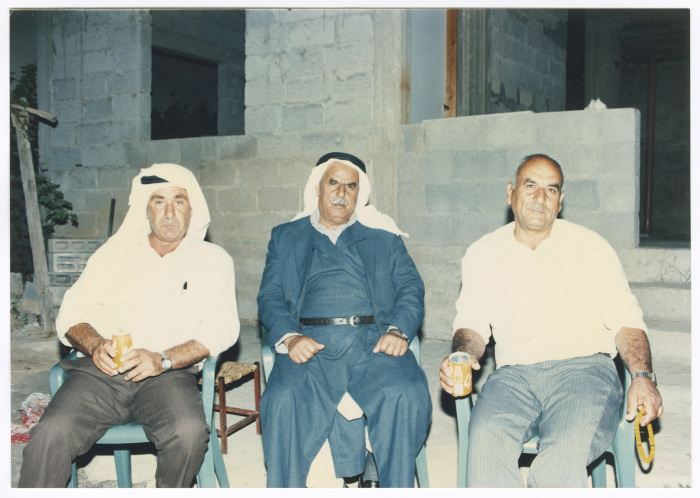 صورة لرجال كبار في السن 