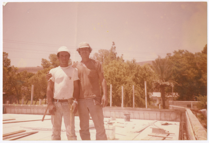 صورة لرجلين