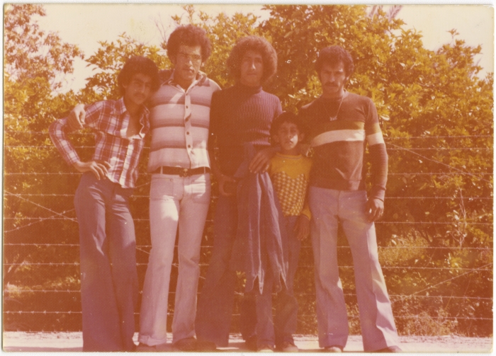 يوسف الزيني برفقة أصدقائه في رحلة، سبعينيات القرن العشرين 