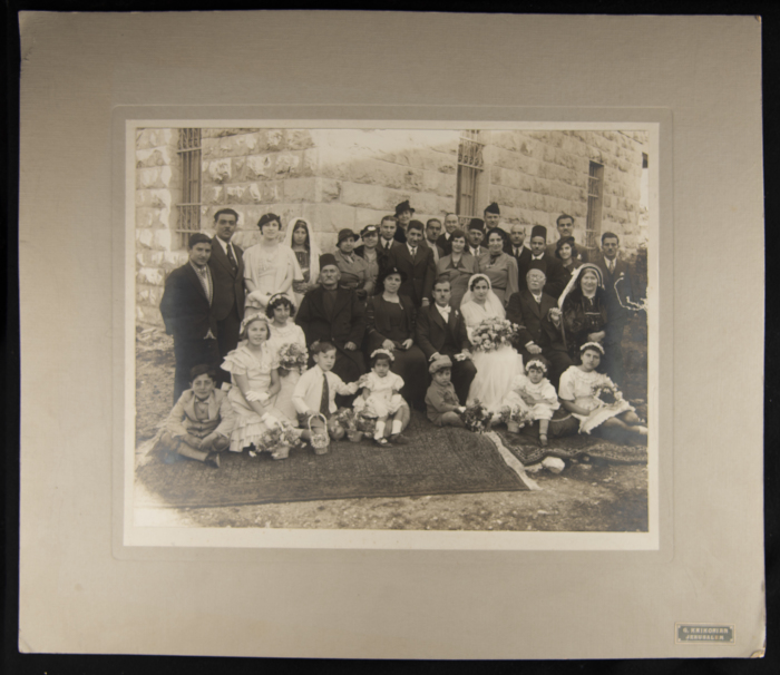 صورة عائلية تجمع عائلتي مخائيل وأسعد في يوم زفاف داود ميخائيل The Palestinian Museum Digital Archive Pmda