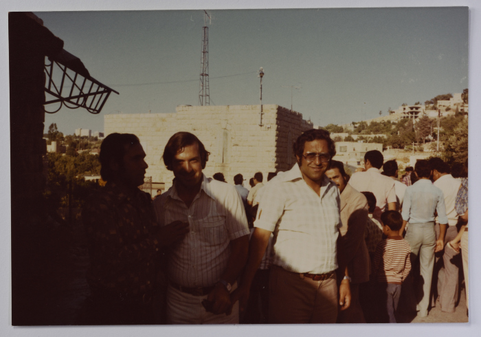 مصطفى عثمان  من قرية بيت صفافا في القدس في عرس موسى نعمان عام 1977