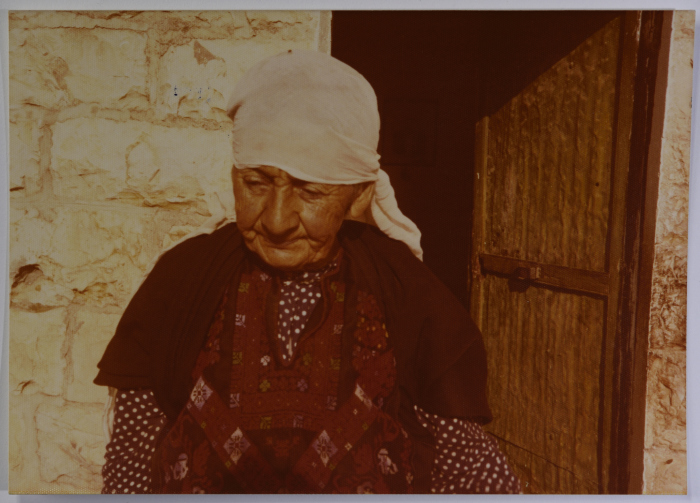 سعدة السعيد من قرية بيت صفافا في القدس عام 1977