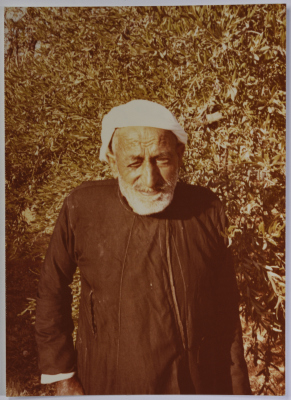 عيسى حسين عضو المجلس القروي في قرية بيت صفافا في القدس عام 1977