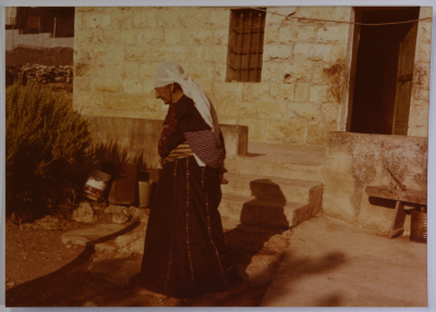 سعدة السعيد من قرية بيت صفافا في القدس عام 1977
