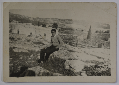 صورة شخصية لمصطفى عثمان من قرية بيت صفافا عام 1958