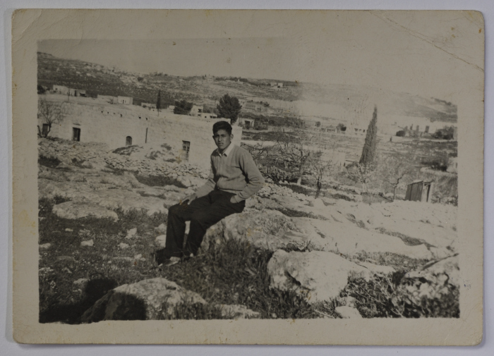 صورة شخصية لمصطفى عثمان من قرية بيت صفافا عام 1958