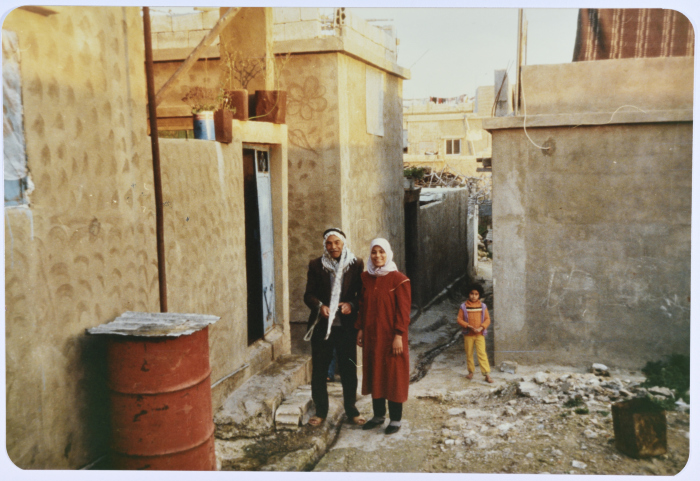 أشخاص في مخيم الرشيدية، 1982- 1988