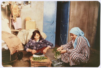 مشهد من الحياة اليومية، مخيم الرشيدية، 1982- 1988