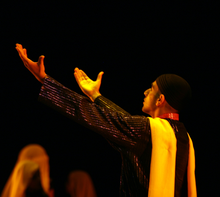 فرقة الفنون الشعبية من عرض رقصة شمس عام 2006