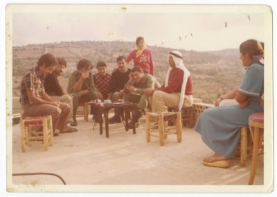 مناضلين في زيارة لعائلة لبنانية