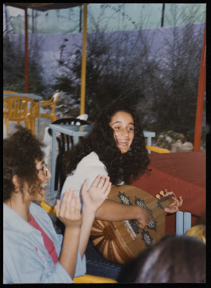 حفلة بعد الانتهاء من عروض مسرحية جميلة والوحش