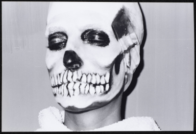 صورة من دورة المكياج الأولى لمسرحيّة 