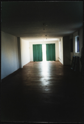 بناء وترميم مسرح عشتار في شارع الارسال في رام الله عام 1994