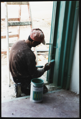 بناء وترميم مسرح عشتار في شارع الارسال في رام الله عام 1994