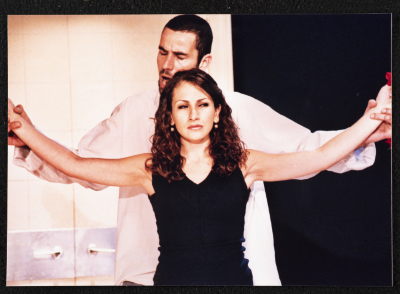 حنان حلو وصالح بكري خلال جلسة بروفة مسرحية جنون.	
