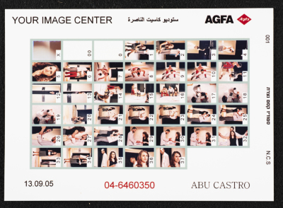 مسودات الصور لعرض مسرحية جنون على خشبة المسرح أمام الجمهور