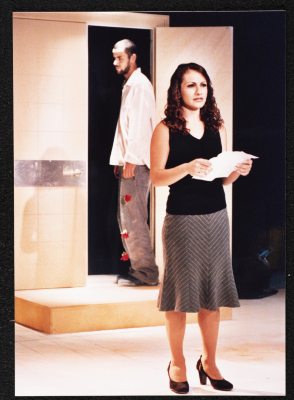 حنان حلو وصالح بكري خلال جلسة بروفة مسرحية جنون.	
