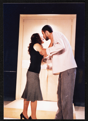 حنان حلو وصالح بكري خلال جلسة بروفة مسرحية جنون.	
