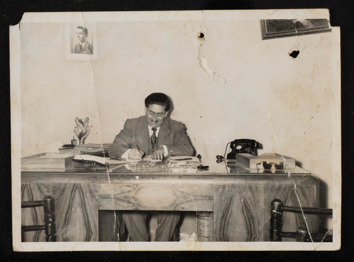 محمود يعيش في مكتب جريدة الجهاد