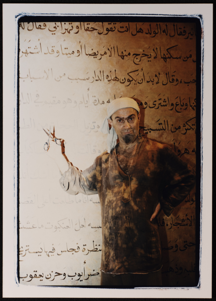 صورة لسليم ضو خلال أدائه أحد مشاهد مسرحية حلاق بغداد، 2002 
