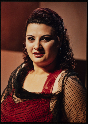 A Photograph of Nisrin Faʿur During the Theatrical Performance 