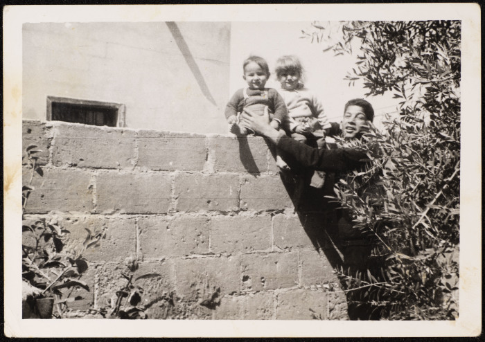 صورة لمجموعة من الأطفال من عائلة برقوني، غزة، 1965