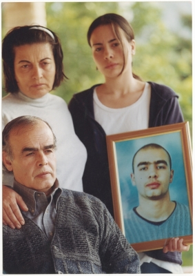 A Photograph of ʿaṣla's Family 