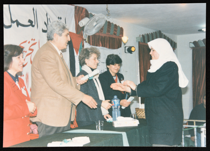 صورة من حفل تخريج لدورة تدريبية، كانون الثاني 1996