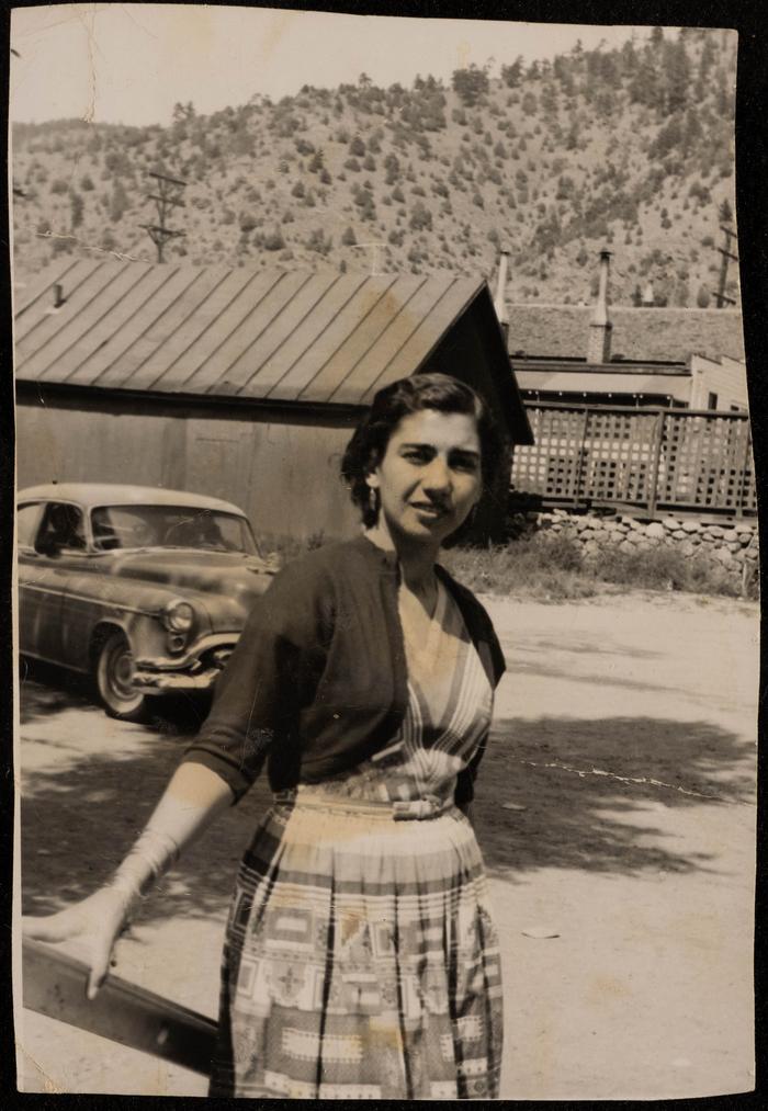 صورة شخصية لفاطمة المحب، لندن، 1955