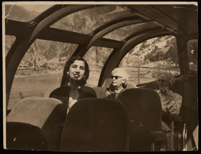 صورة شخصية لفاطمة المحب على متن باخرة في ديزني