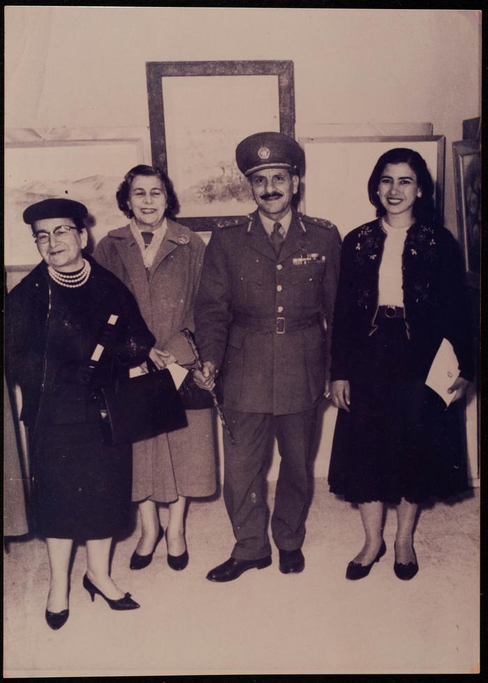 صورة جماعية لفاطمة المحب برفقة كريم أوهان وأخريات