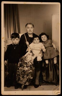 Nasifa al-Asbah and 3 Children 