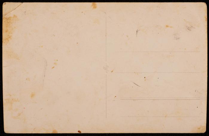 سهام البغدادي مع والديها في حفلة عيد ميلادها، رام الله