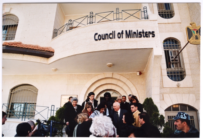 أمام مجلس الوزارء الفلسطيني