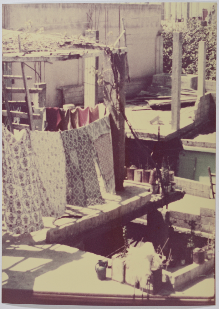 سطح مبنى، مخيم نهر البارد، 1980- 1989