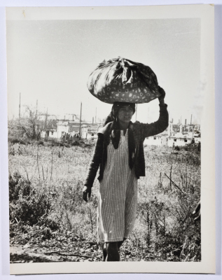 امرأة، مخيم الرشيدية، 1982- 1987