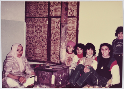 سيدة وأطفال، مخيم نهر البارد، 1980- 1989
