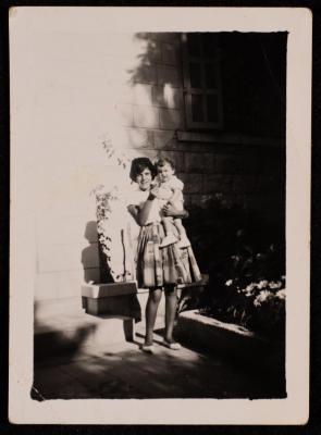 صورة لقمر ومدثر ارشيد، 1961