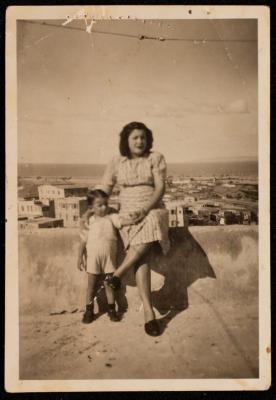 Saneyyeh and Omar Ersheid in Haifa, 1945