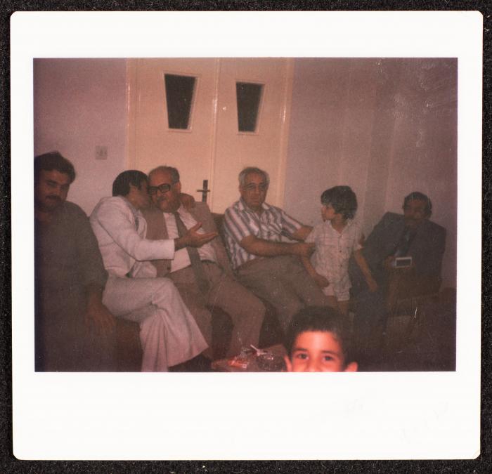 عبد الفتاح ارشيد وأخرون في منزله في مدينة جنين، 1980