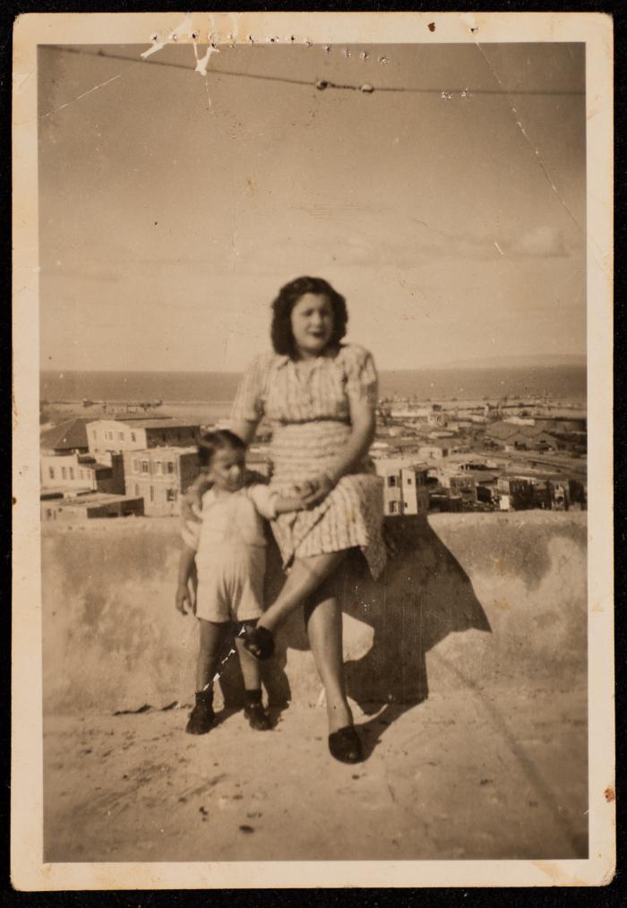 Saneyyeh and Omar Ersheid in Haifa, 1945