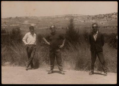 صورة لحسن الخطيب واصدقائه، مجدو، 1969-70