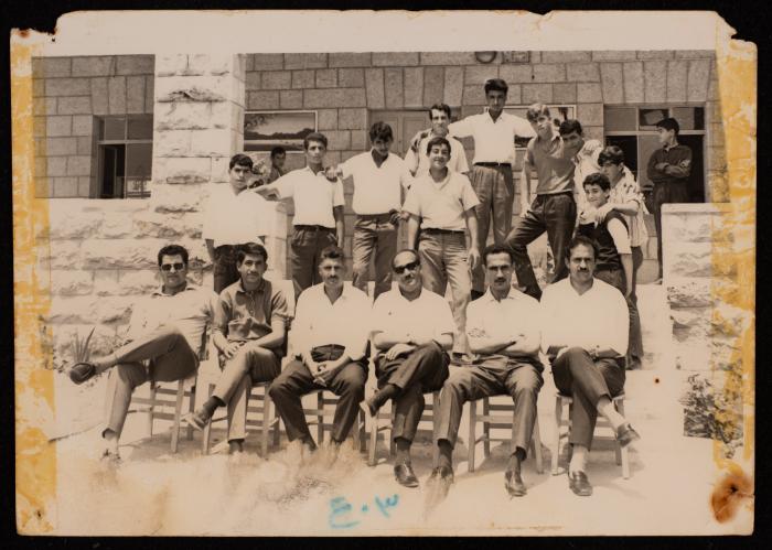 حسن الخطيب والهيئة التدريسة مع الطلاب، شعفاط، 1969-70
