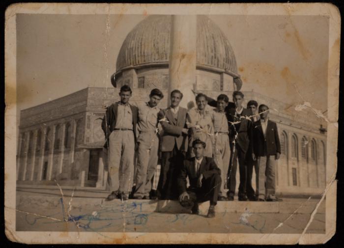 حسن الخطيب برفقة اصدقائه في القدس، 1954