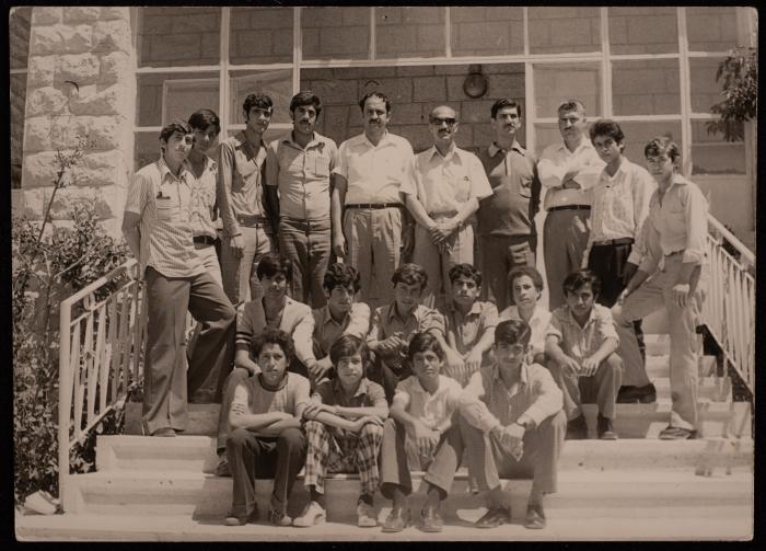حسن الخطيب وطلاب مدرسة شعفاط