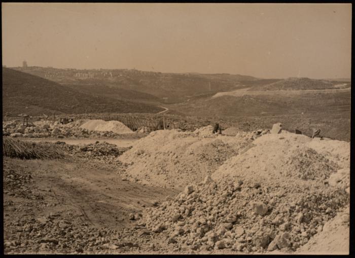 صورة للحي السكني للمعلمات والمعلمين المقدسيين في القدس، 1973
